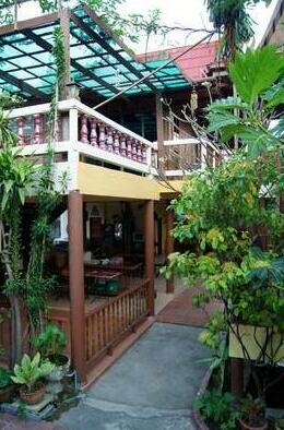 Thai House Piyachat Home Stay