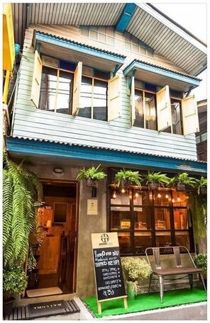 The Local Surasak Hostel - Photo2