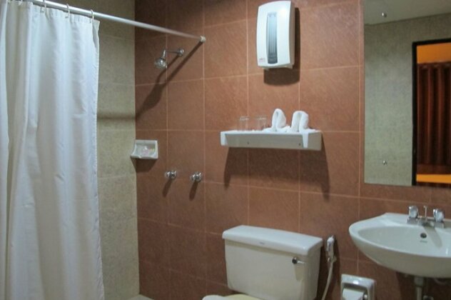 Travel Lodge Surawong - Photo2