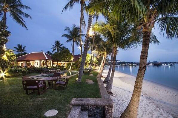 Bangrak Beachfront Villa - Photo2