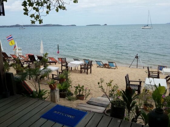 Calm Beach Resort - Photo2