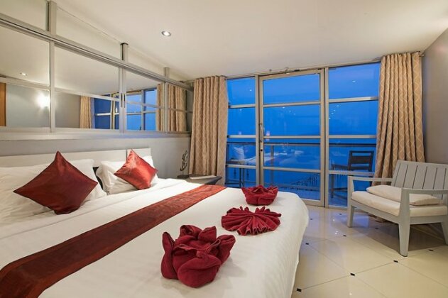 Enjoy Beach Hotel - Photo2