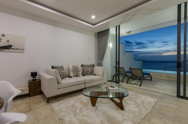 Skye Beach Hotel - Photo3