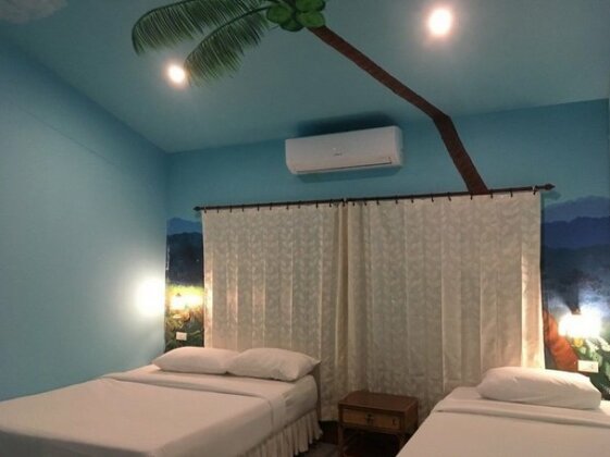 The Corner Transit Hostel - Photo2