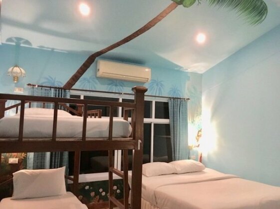 The Corner Transit Hostel - Photo5