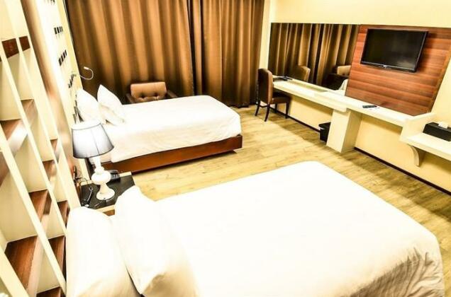 Alvarez Hotel - Photo3