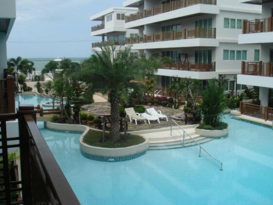 Beach Front Apartment with Beach and Pool view - Photo2