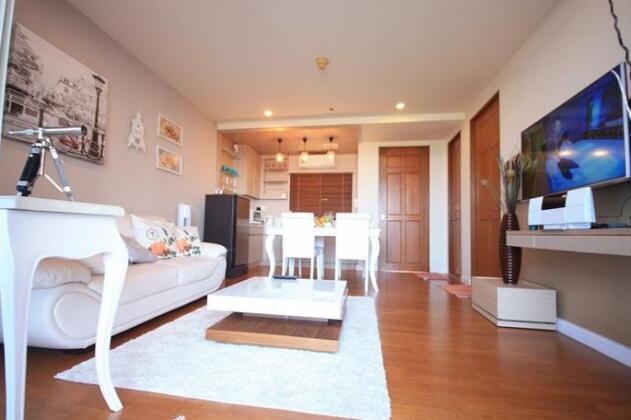 Lae Lay @ WehoMe - Photo5