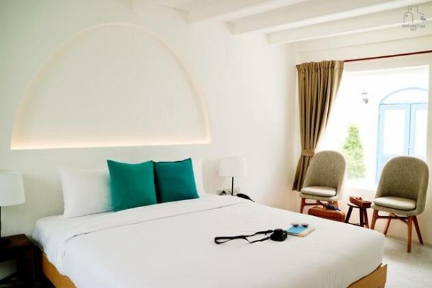 Santorini Park Stay - Photo2