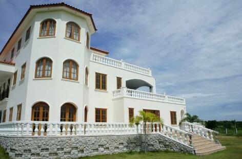 The Manor Resort - Photo4