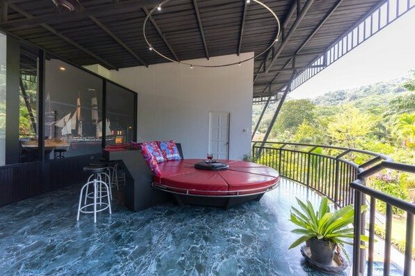 8 Bedrooms Private Luxury Villa Nap Dau - Photo4