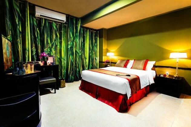 Pleasure Harbour Boutique - Photo3
