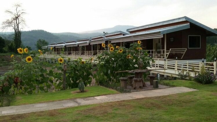 Monthathip Resort - Photo3