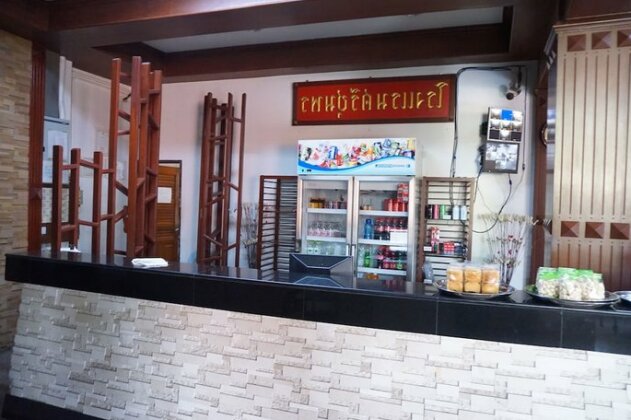 Sri Chumphon Hotel - Photo2