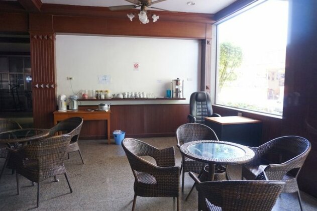 Sri Chumphon Hotel - Photo5
