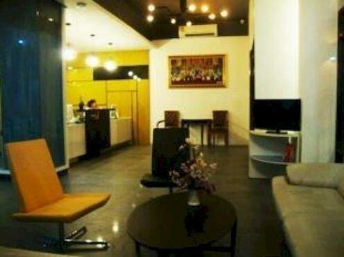 Thong Manee Apartment