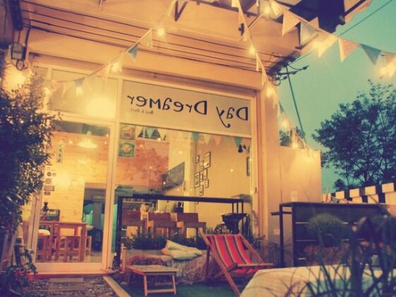 Daydreamer Bed & Rest - Photo3