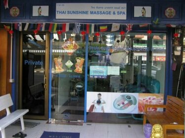 Thaisunshine Guesthouse & Massage