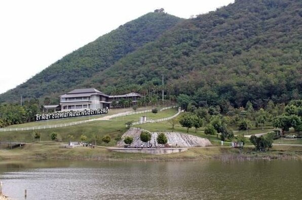 Kaengkachan Lake Hill - Photo3