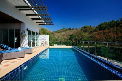 Seaview penthouse with pool at Kamala