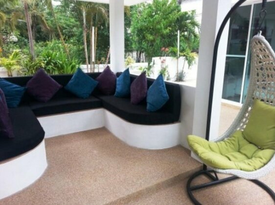 Coconut Palms - Photo2