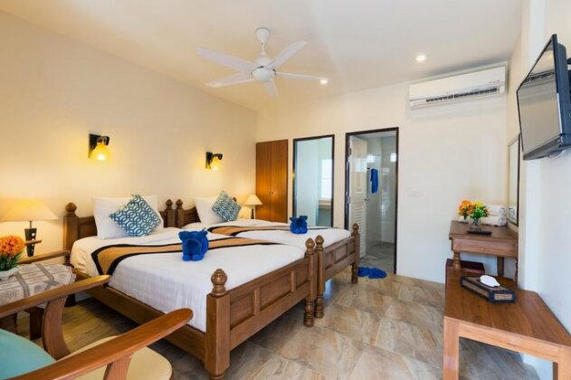 Batic House By Sharaya Hotel - Photo4