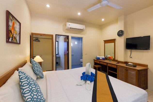 Batic House By Sharaya Hotel - Photo5