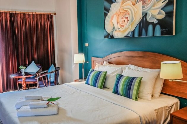 Sugar Inn Phuket - Photo5