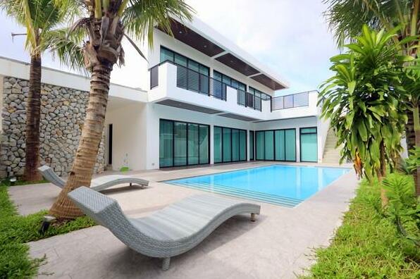 Modern Private Pool Villa Near Patong - Photo5