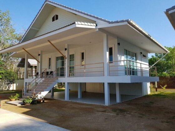 Poolside Bungalows - Photo2