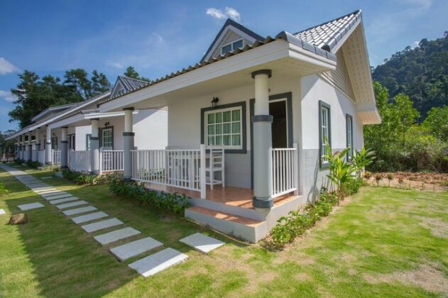 Suksompong Resort - Photo2