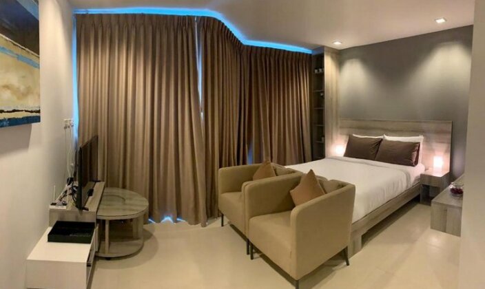 Grandblue Condominium 702 - Photo2