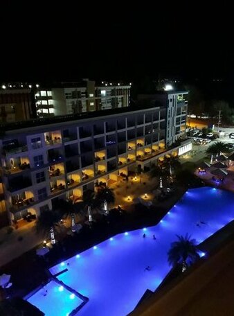 GrandBlue Condominium By Dirk - Photo4