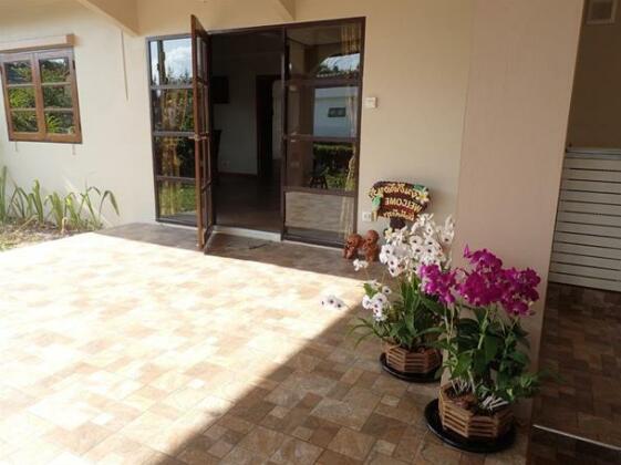 Rock Garden Beach E26 - Photo2