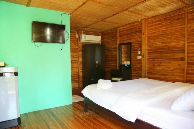 Lanta Smile Beach - Photo5