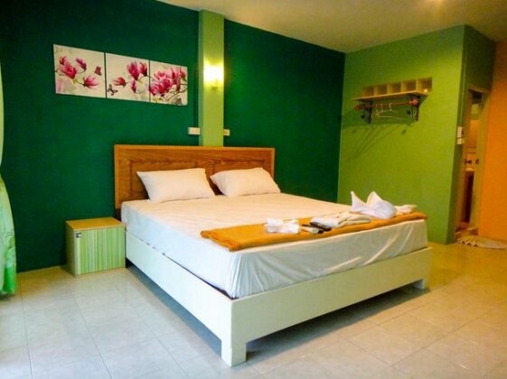 Booking Center Guesthouse - Photo5