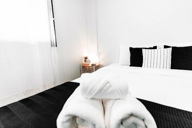 Charina House - Photo2
