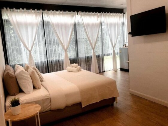 Charina House - Photo3