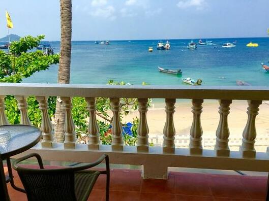 Spacious Beachfront Apartment 2 - Photo2