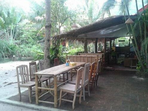 Bananas Resort & Restaurant - Photo4