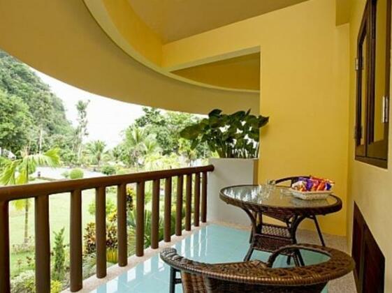 Krabi Beachfront Resort Deluxe Suite - Photo5