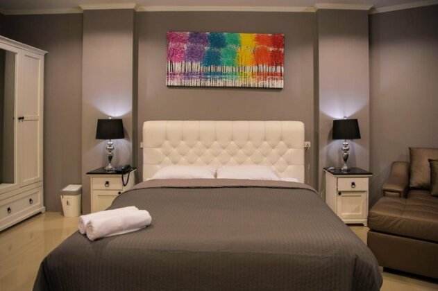 Privacy Stunningly Panoramic View - Photo2