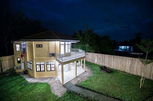 Twin House 2 - Photo2
