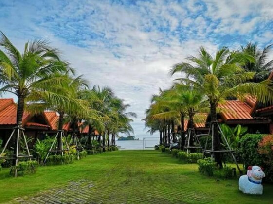Ploenura Resort Laemsing - Photo2