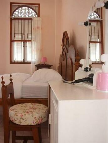 Mrs Luis Guest House - Photo5