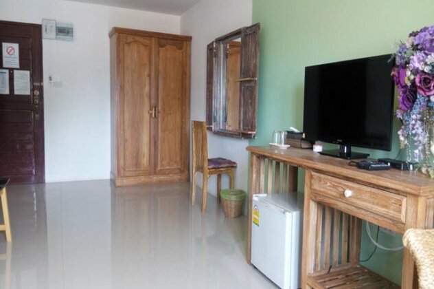 Yellow Tique Hotel - Photo2