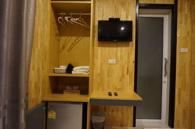 Crystal Box Hotel - Photo2
