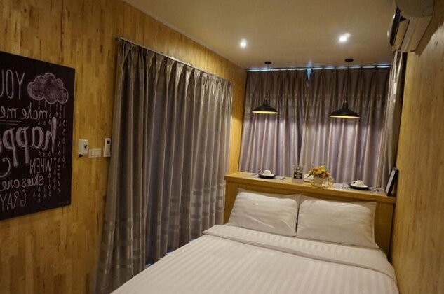 Crystal Box Hotel - Photo3