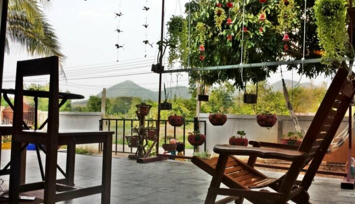 Siriya and Ron Guesthouse