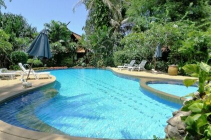 Beachfront Resort 2-Bedroom Villa Palm Only 40 Meters to Beach